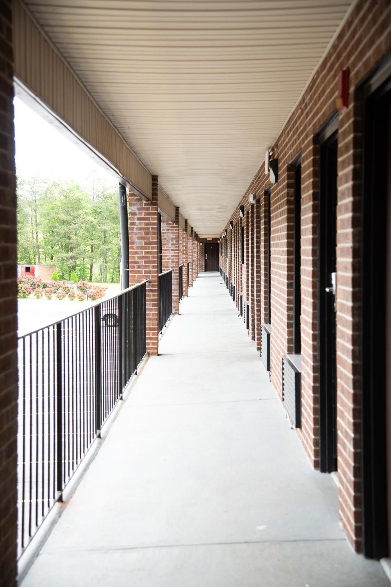 Columbus Inn And Suites Exterior foto